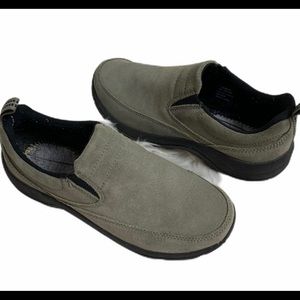 LL Bean women’s hiking shoe green 8.5